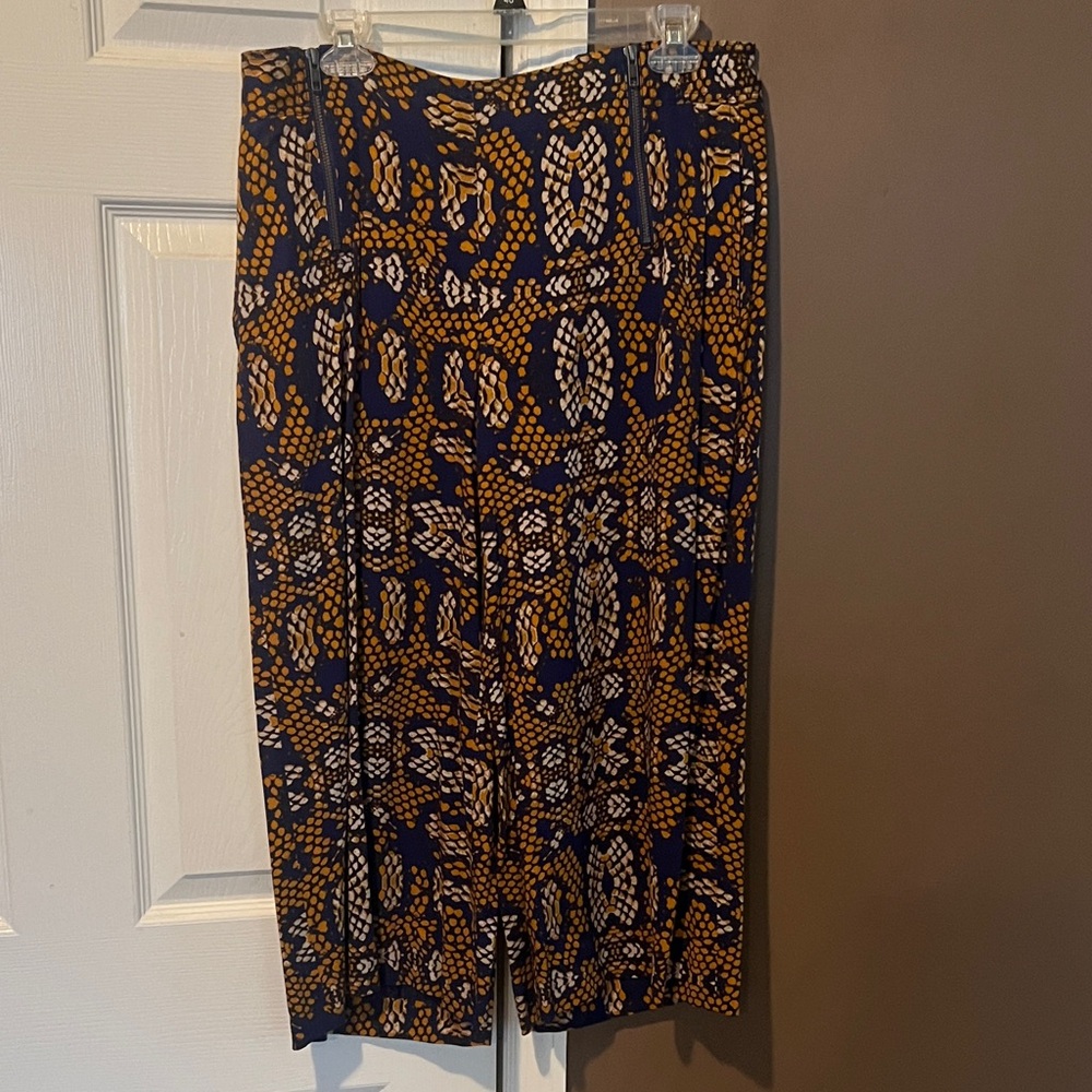 Anthropologie Navy and Gold Patterned Cropped Pants